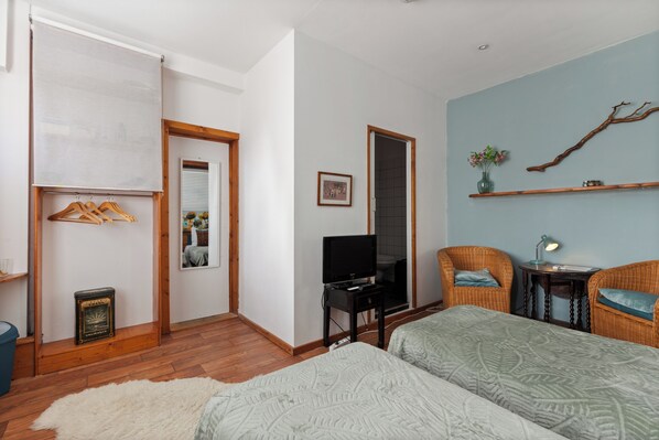 1 bedroom, desk, WiFi, bed sheets - One-Bedroom Apartment with Private Bathroom -close by the Center of Amsterdam (Amsterdam)