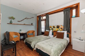 1 bedroom, WiFi, bed sheets - One-Bedroom Apartment with Private Bathroom -close by the Center of Amsterdam  (Amsterdam)