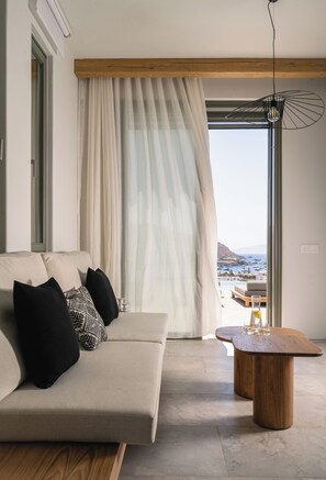 Villa Exclusive, vue plage | Coin séjour | Télévision LED de 50 pouces avec chaînes numériques