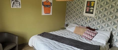 3 bedrooms, iron/ironing board, WiFi, bed sheets