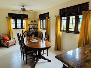 Dining - Hope Gardens - UWI - UTECH

 (Kingston)
