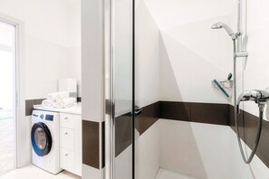 Apartment, Mountain View | Bathroom | Shower, free toiletries, hair dryer, towels - Viviana Suite 1 (Menaggio)