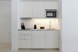 Apartment, Balcony, Sea View | Private kitchen | Espresso maker, electric kettle, toaster, highchair