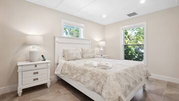 3 bedrooms, desk, iron/ironing board, WiFi