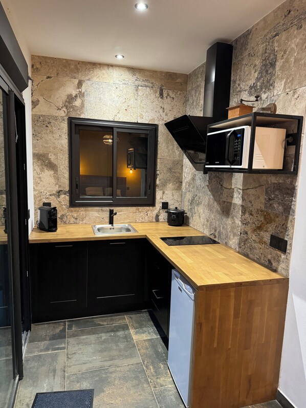 Fridge, microwave, stovetop, coffee/tea maker