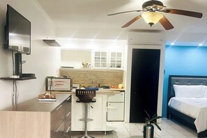 1 bedroom, in-room safe, iron/ironing board, WiFi - Bayfront Studio: PVT Beach, Pool, Gated Community

 (Montego Bay)