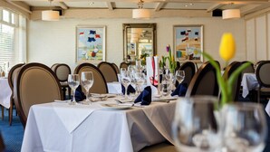 2 restaurants; breakfast and dinner served  - Beach Hut Suites (Bognor Regis)