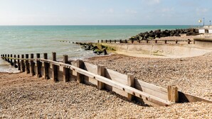 Beach/ocean view - Beach Hut Suites (Bognor Regis)