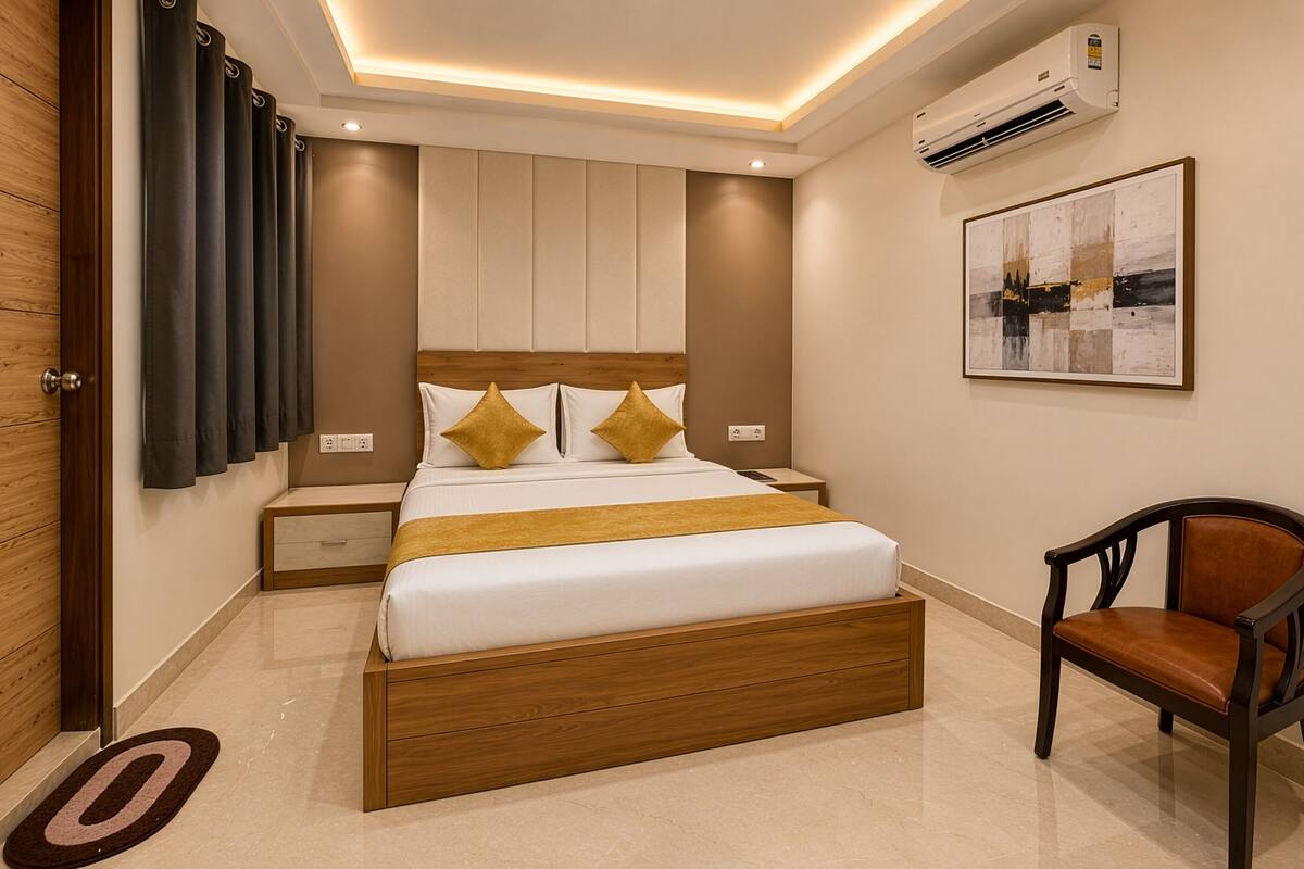 Deluxe Room, City View | Desk, laptop workspace, soundproofing, rollaway beds