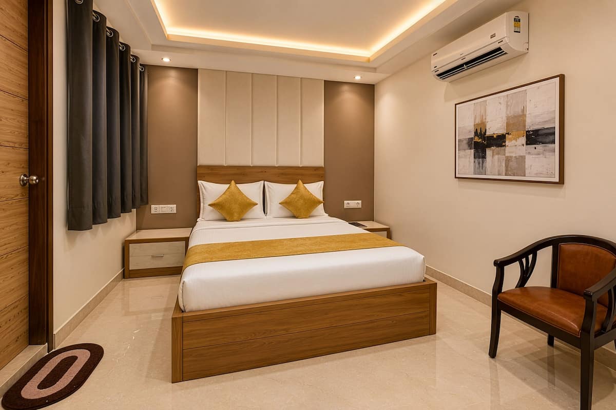 Deluxe Room, City View | Desk, laptop workspace, soundproofing, rollaway beds
