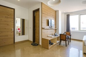 Familiekamer | Een bureau, een laptopwerkplek, extra bedden (toeslag), gratis wifi