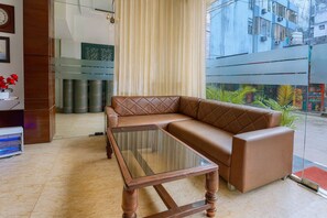 Lobby sitting area - Hotel Good Luck by JMD Group (New Delhi)