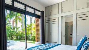4 chambres, coffres-forts dans les chambres, fer et planche à repasser