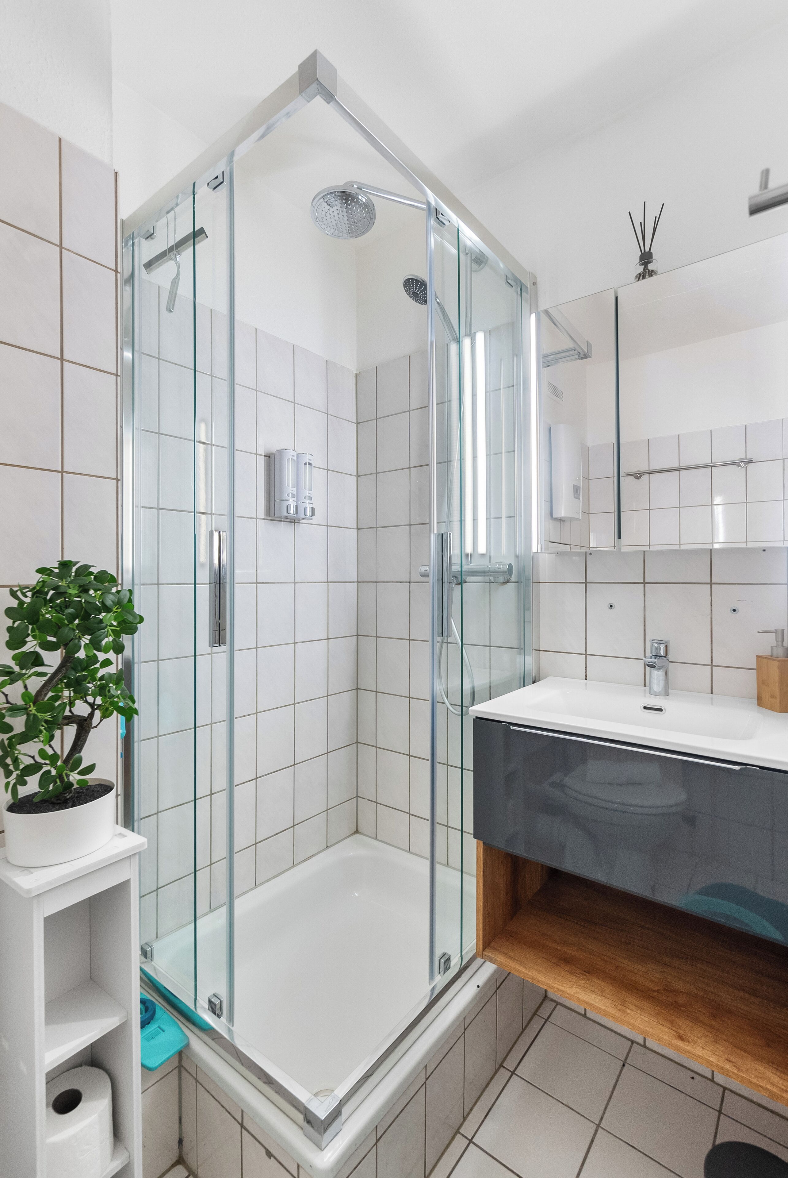 Dusche, Haartrockner, Handtücher, Seife