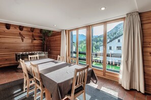 公寓客房, 2 間臥室, 庭院 | 起居區 | 32-吋平面電視、衛星頻道、壁爐