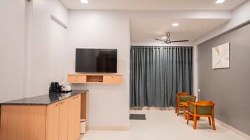 Superior Double Room, Balcony, Sea View | Laptop workspace, iron/ironing board, free WiFi
