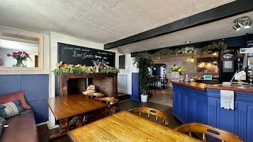 Studio | Dining