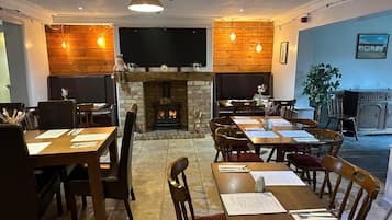 Studio | Dining