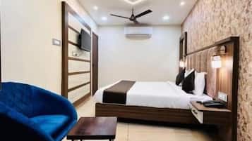 Gallery Double Room, City View | Desk, laptop workspace, free WiFi