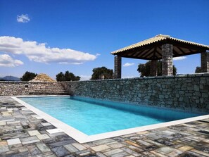 Villa | Zwembad | Een buitenzwembad