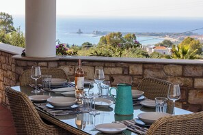 Villa | Outdoor dining
