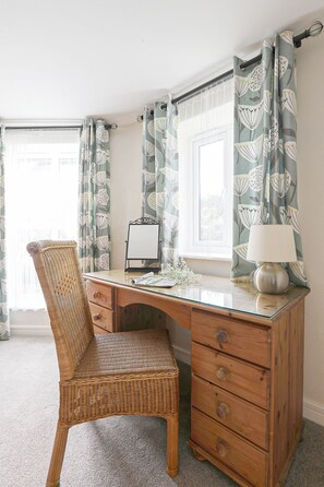 Interior - Trotters, barn conversion on edge of Mount Hawke (Mount Hawke)