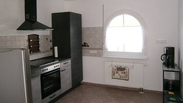 Kühlschrank, Ofen, Herdplatte, Geschirrspüler