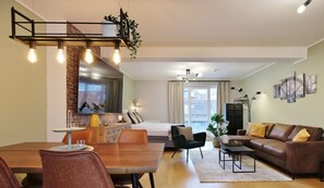 Business Condo, 1 King Bed with Sofa bed, City View | Individually decorated, individually furnished, blackout drapes - RtR Essen (Essen)