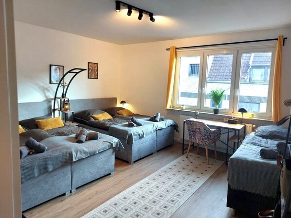 Business Condo, 3 Bedrooms, Non Smoking, Refrigerator & Microwave