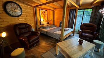 1 bedroom, bed sheets