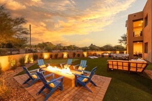 Outdoor dining - 4 Villas/40 Guests: Walk to Troon North Golf Club (Scottsdale)