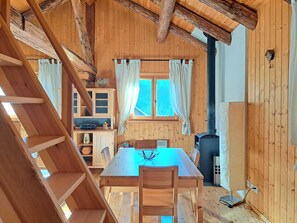 Chalet, patio | Salle à manger
