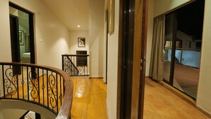 Villa | 3 bedrooms, free WiFi - Warm Wood Villa By 97RoyalVista (Mawal)