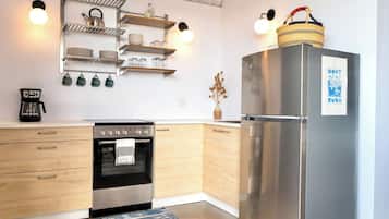 雪櫃、微波爐、焗爐、爐具