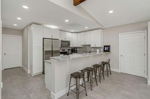 Park Bliss Unit 4. Private Suite
