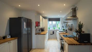 Rumah | Dapur pribadi | Lemari es, microwave, oven, dan kompor