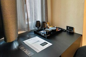 Phòng đôi hoặc 2 giường đơn Tiêu chuẩn, quang cảnh sân vườn | Bộ đồ giường cao cấp, chăn bông, nệm có lớp đệm bông, minibar 