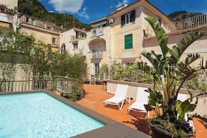 Habitación ejecutiva con 1 cama doble o 2 individuales, 1 cama de matrimonio grande, no fumadores | Terraza o patio