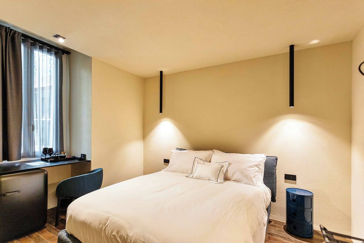 Standard Double or Twin Room, Courtyard View | Premium bedding, down duvets, pillow-top beds, minibar