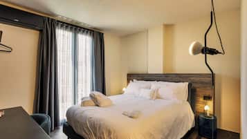 Executive Double or Twin Room, 1 King Bed, Non Smoking, Pool View | Premium bedding, down duvets, pillow-top beds, minibar