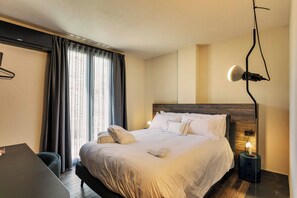 Executive-Doppel- oder -Zweibettzimmer, 1 King-Bett, Nichtraucher, Poolblick