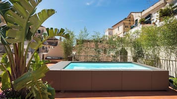 Executive-Doppel- oder -Zweibettzimmer, 1 King-Bett, Nichtraucher, Poolblick | Terrasse/Patio