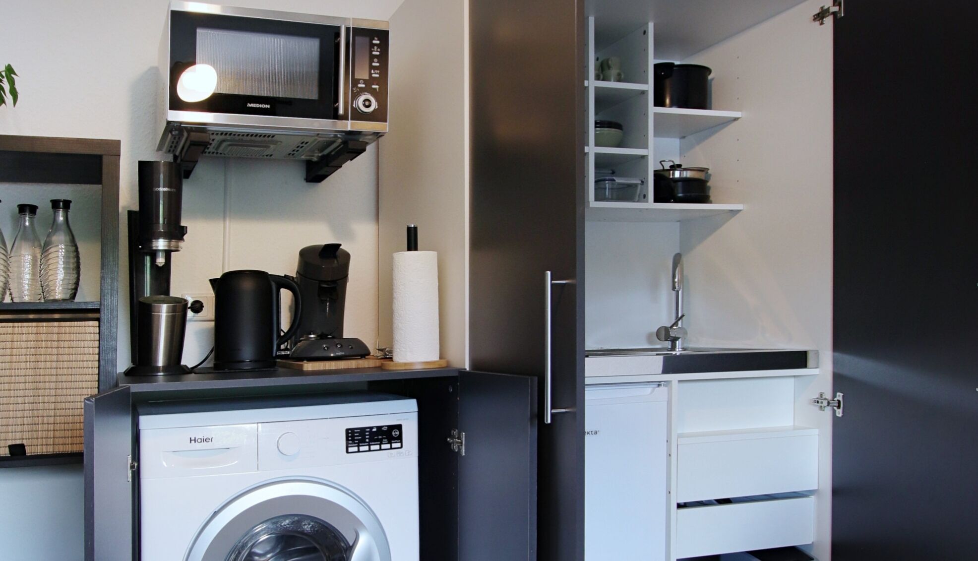 Business Condo, Kitchenette, Courtyard View | Private kitchen | Fridge, microwave, stovetop, espresso maker