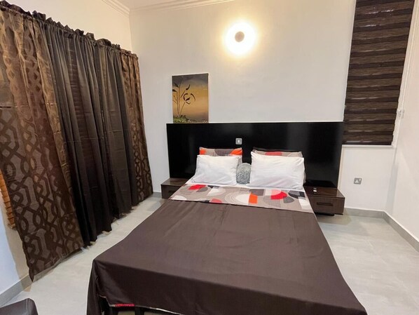 2 室のベッドルーム、アイロン / アイロン台、WiFi、ベッドシーツ