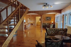 Smart TV, fireplace, stereo