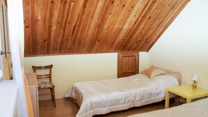 5 bedrooms, iron/ironing board, travel crib, WiFi (free)