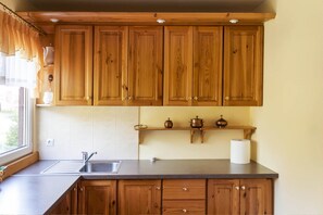 Fridge, microwave, stovetop, cookware/dishes/utensils