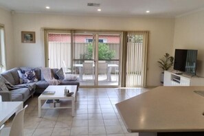 Iron/ironing board - Victor Central Cottage Perfect Location (Victor Harbor)