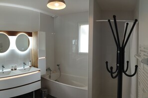 Towels, soap, toilet paper - WEST COAST house between ocean, Bassin d'Arcachon, Dune du Pyla, Bordeaux (Le Porge)