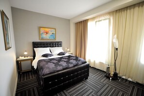 スタンダード ダブルルーム シティビュー | セーフティボックス (室内)、デスク、防音設備、アイロン / アイロン台